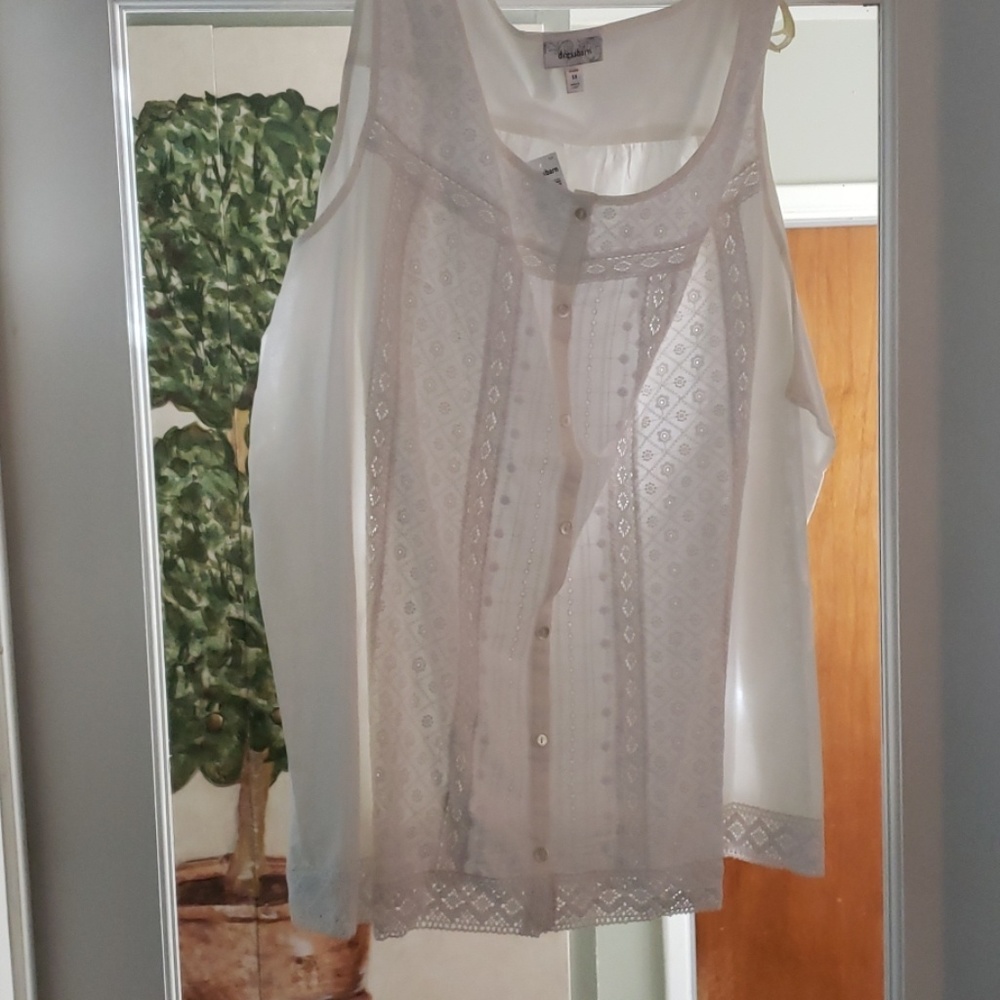 White sleeveless casual top